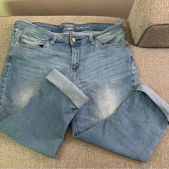 Levi's Denim - Women’s Levi Mid-Rise Cropped Jeans Size 18